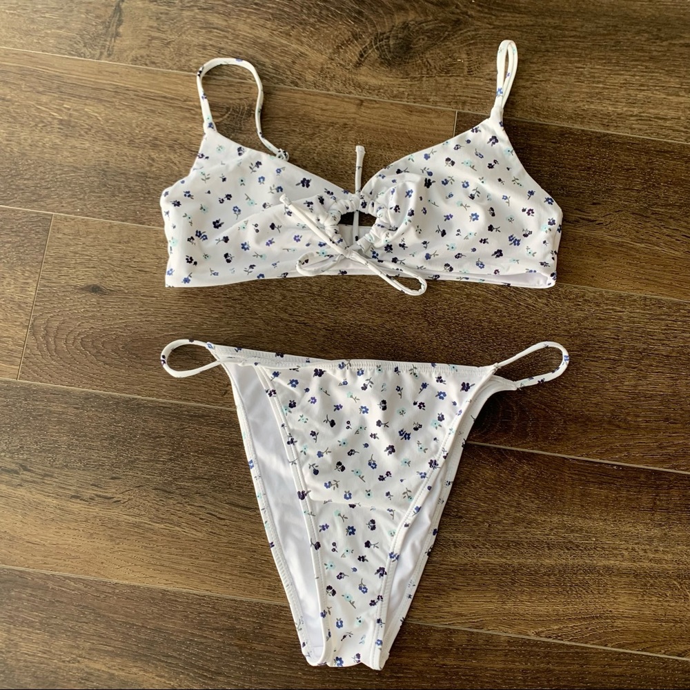Floral White Simons Bikini Size D Cup
